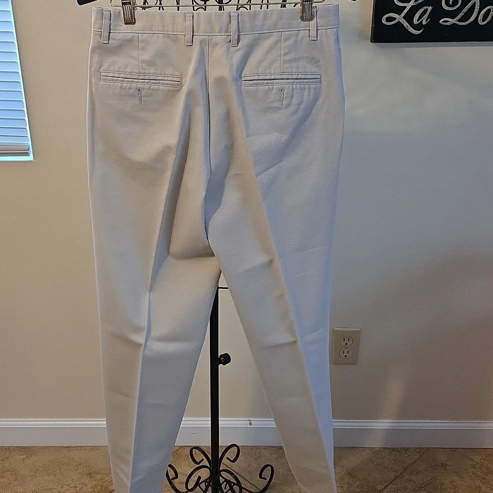 Dockers Classic Fit Pants 32x32 Cream Colored Mens (David # 12)